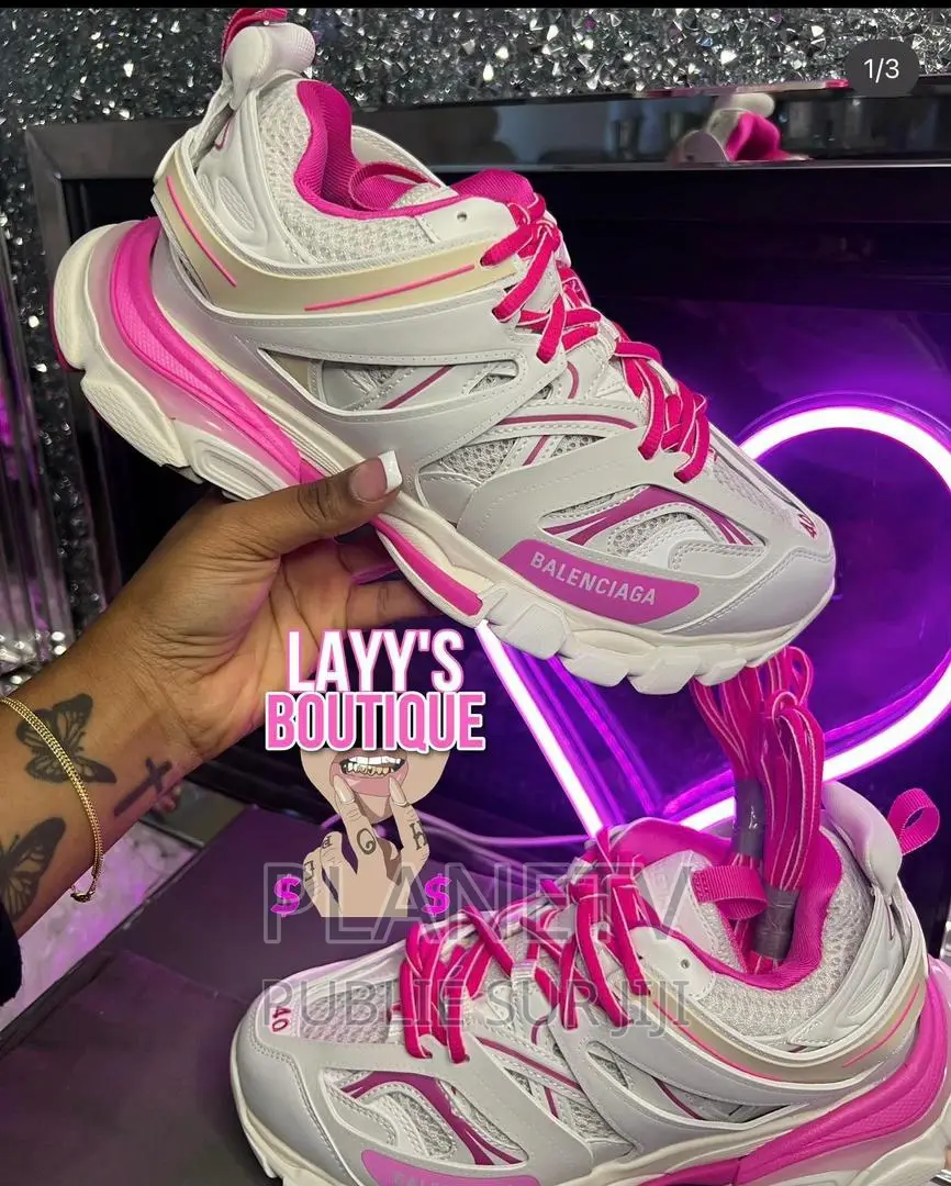 Balenciaga Très Jolie Disponible