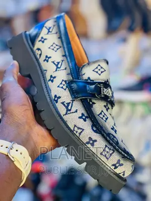 Photo - Chaussures Très Jolie en Cuir Disponible GFS