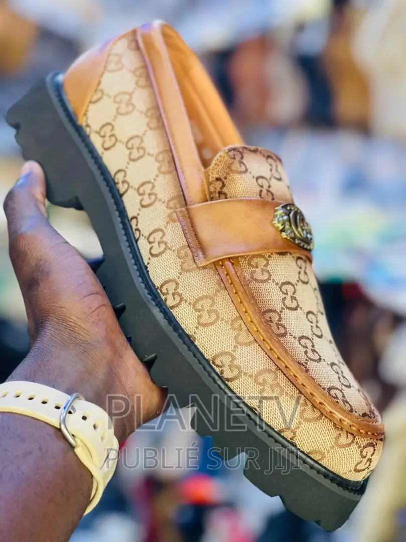 Chaussures Très Jolie en Cuir Disponible GFS