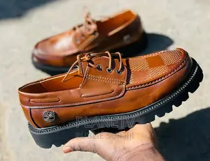 Photo - Chaussures en Cuir Disponible GFS