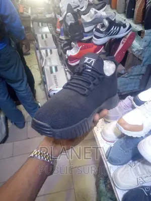 Chaussures Trening Disponible