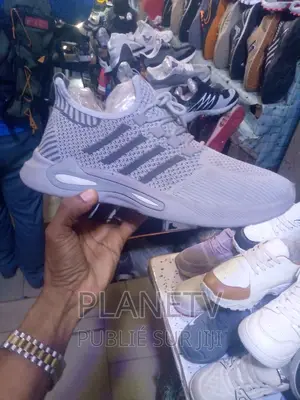 Chaussures Trening Disponible