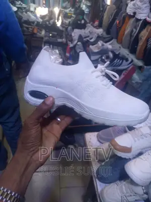 Photo - Chaussures Trening Disponible