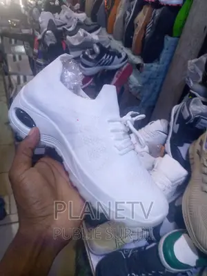 Chaussures Trening Disponible