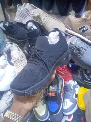 Chaussures Trening Disponible