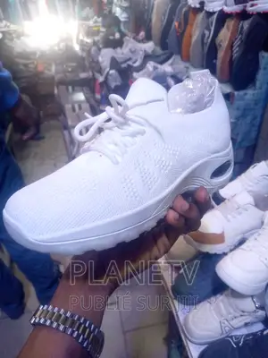 Chaussures Trening Disponible