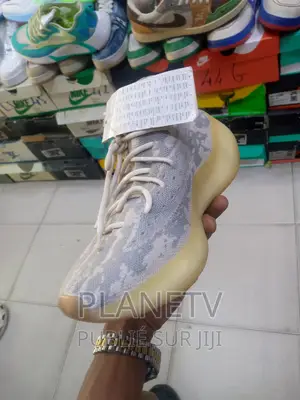 Photo - Chaussures Très Jolie Disponible