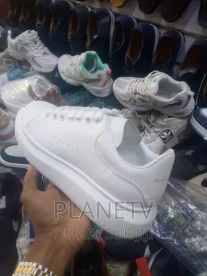 Photo - Chaussures Très Jolie Disponible Gf