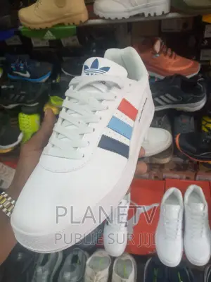 Photo - Chaussures Très Jolie Disponible M