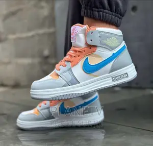 Basket Nike Très Original Disponible F