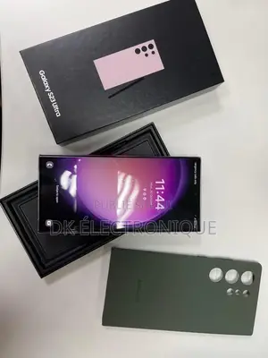 Photo - New Samsung Galaxy S23 Ultra 256 GB Violet