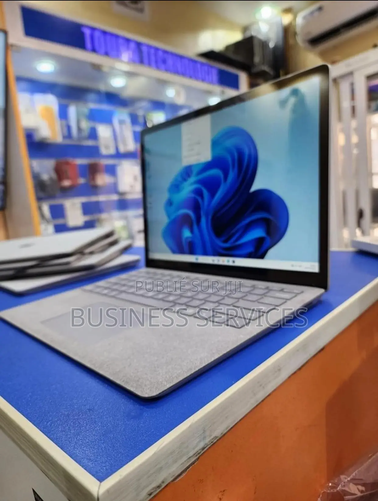 New Microsoft Surface Laptop 2 16GB Intel Core I7 SSD 512GB