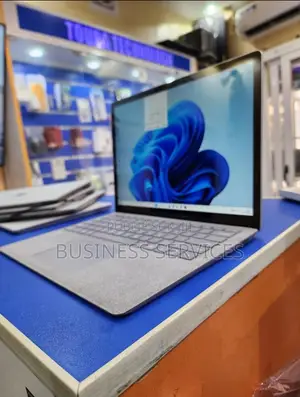 New Microsoft Surface Laptop 2 16GB Intel Core I7 SSD 512GB