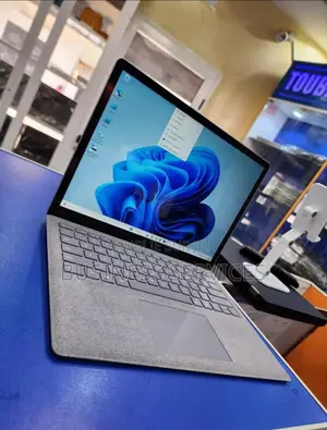 New Microsoft Surface Laptop 2 16GB Intel Core I7 SSD 512GB