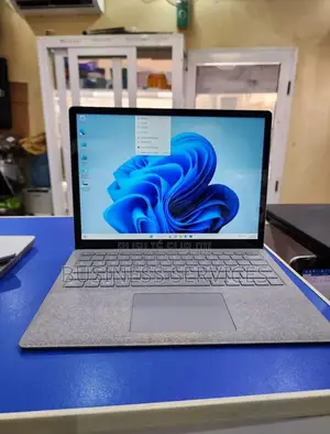 New Microsoft Surface Laptop 2 16GB Intel Core I7 SSD 512GB