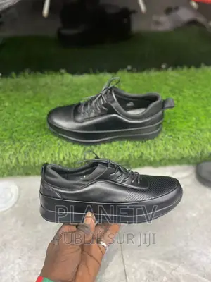 Chaussures en Cuir Disponible Cf