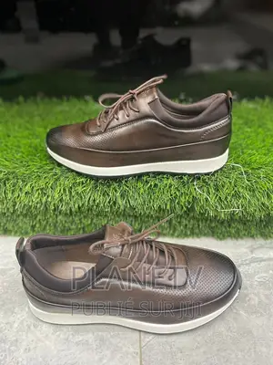 Chaussures en Cuir Disponible Cf