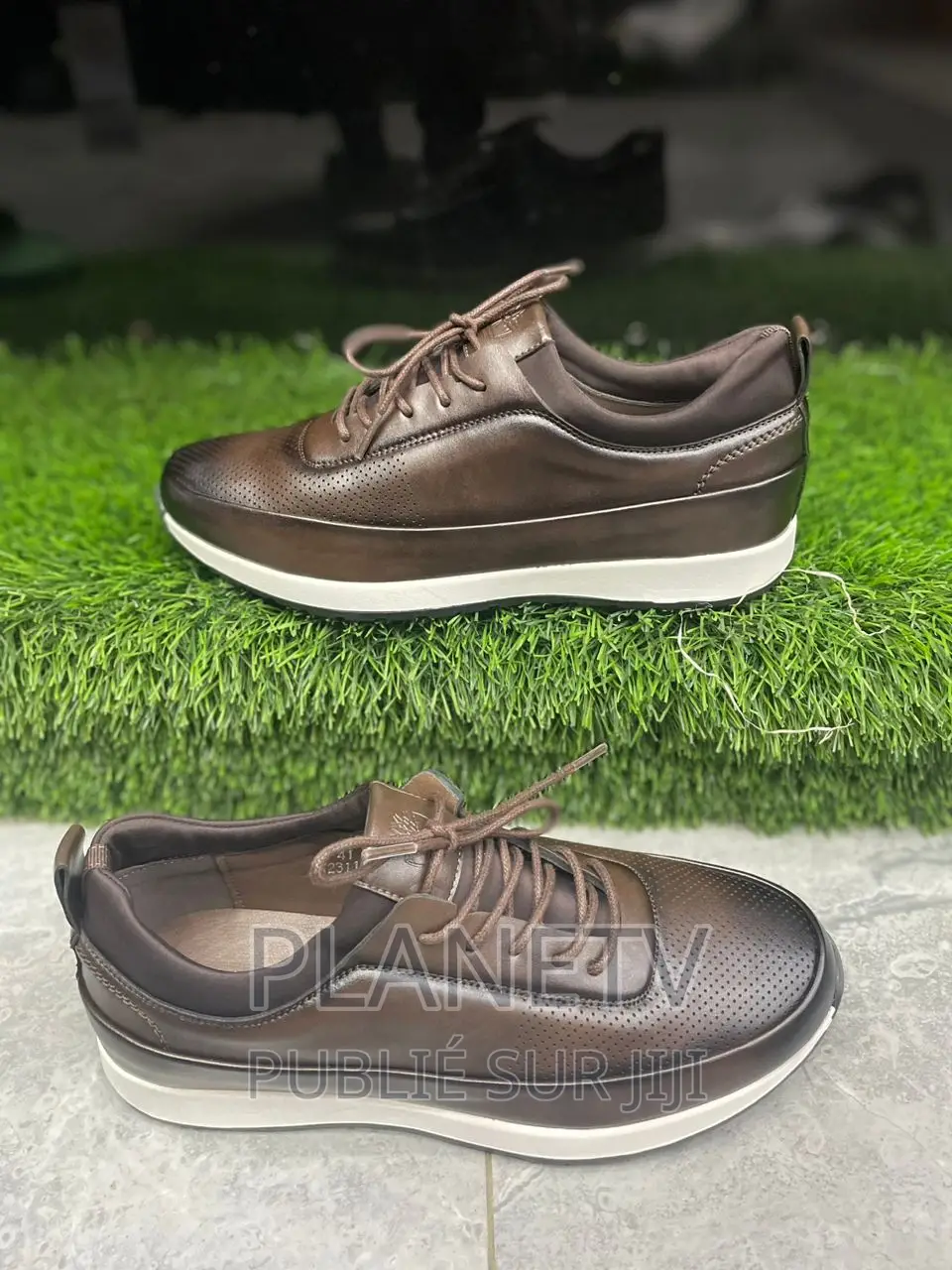 Chaussures en Cuir Disponible Cf