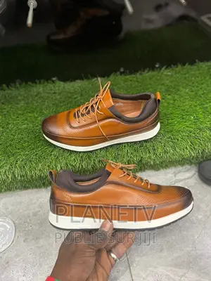 Photo - Chaussures en Cuir Disponible Cf