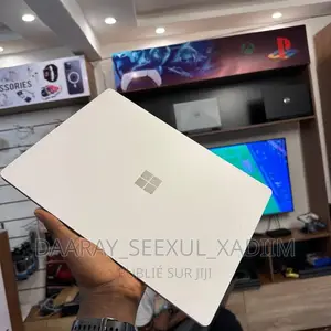 New Microsoft Surface Laptop 2 16GB Intel Core I7 SSD 256GB