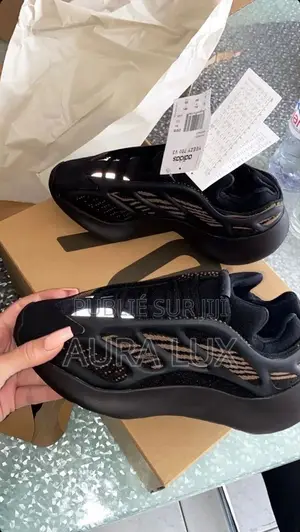 Yeezy V700 Original