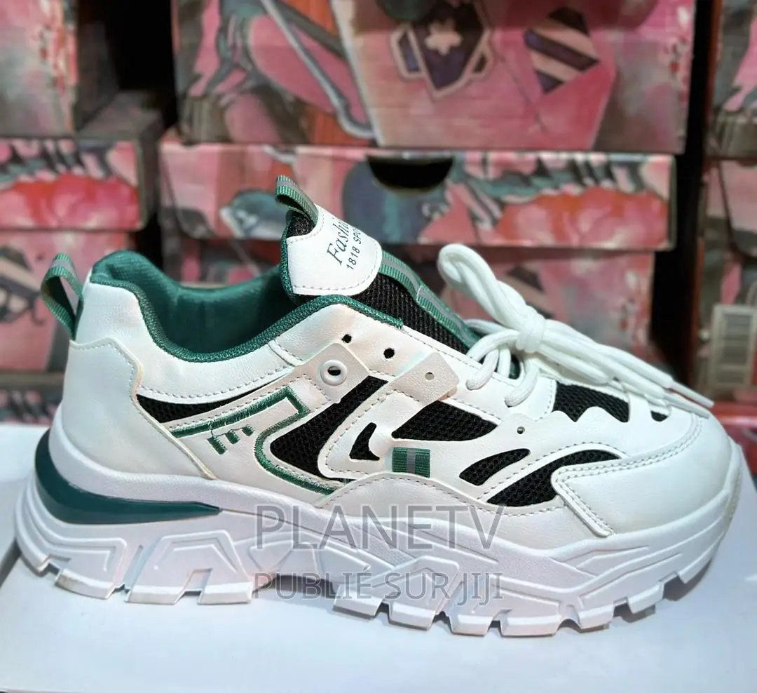 Chaussures Très Jolie Disponible Nv