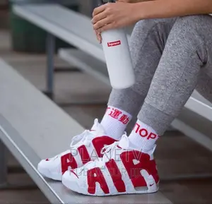 Photo - Chaussures Très Original Disponible TDS