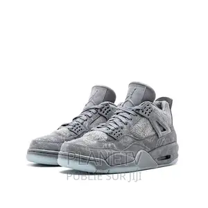 Photo - Chaussures Jordan 4 Original Disponible NVS