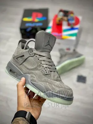 Chaussures Jordan 4 Original Disponible NVS