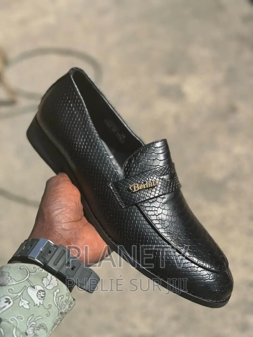 Chaussures De Ville en Cuir Disponible NVS