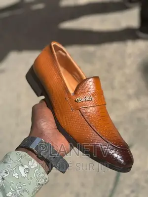 Chaussures De Ville en Cuir Disponible NVS