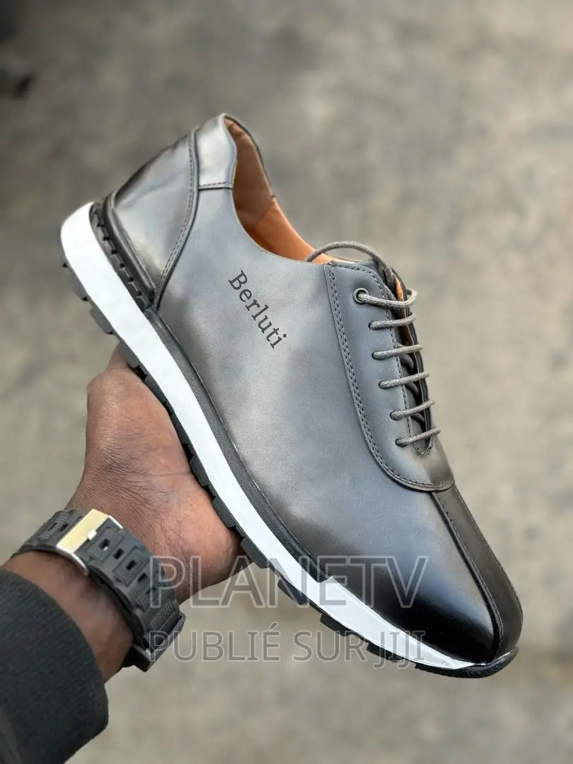 Berlutti en Cuir Disponible Of