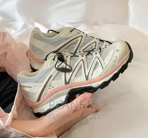 Chaussures Très Jolie Originale Disponible Of