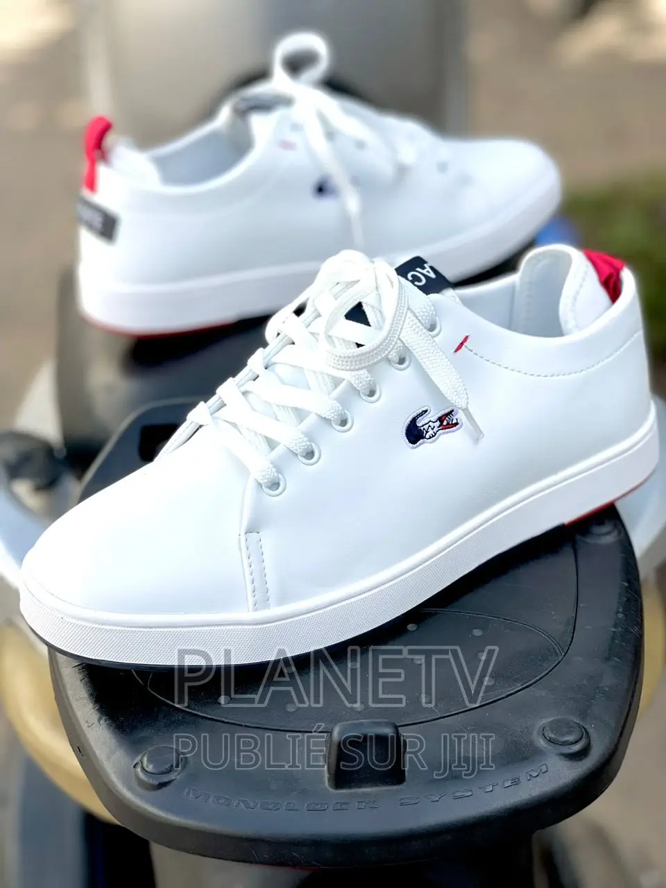 Lacoste Originale Disponible Of