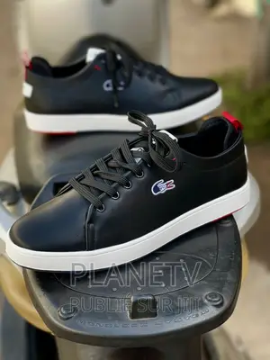 Lacoste Originale Disponible Of