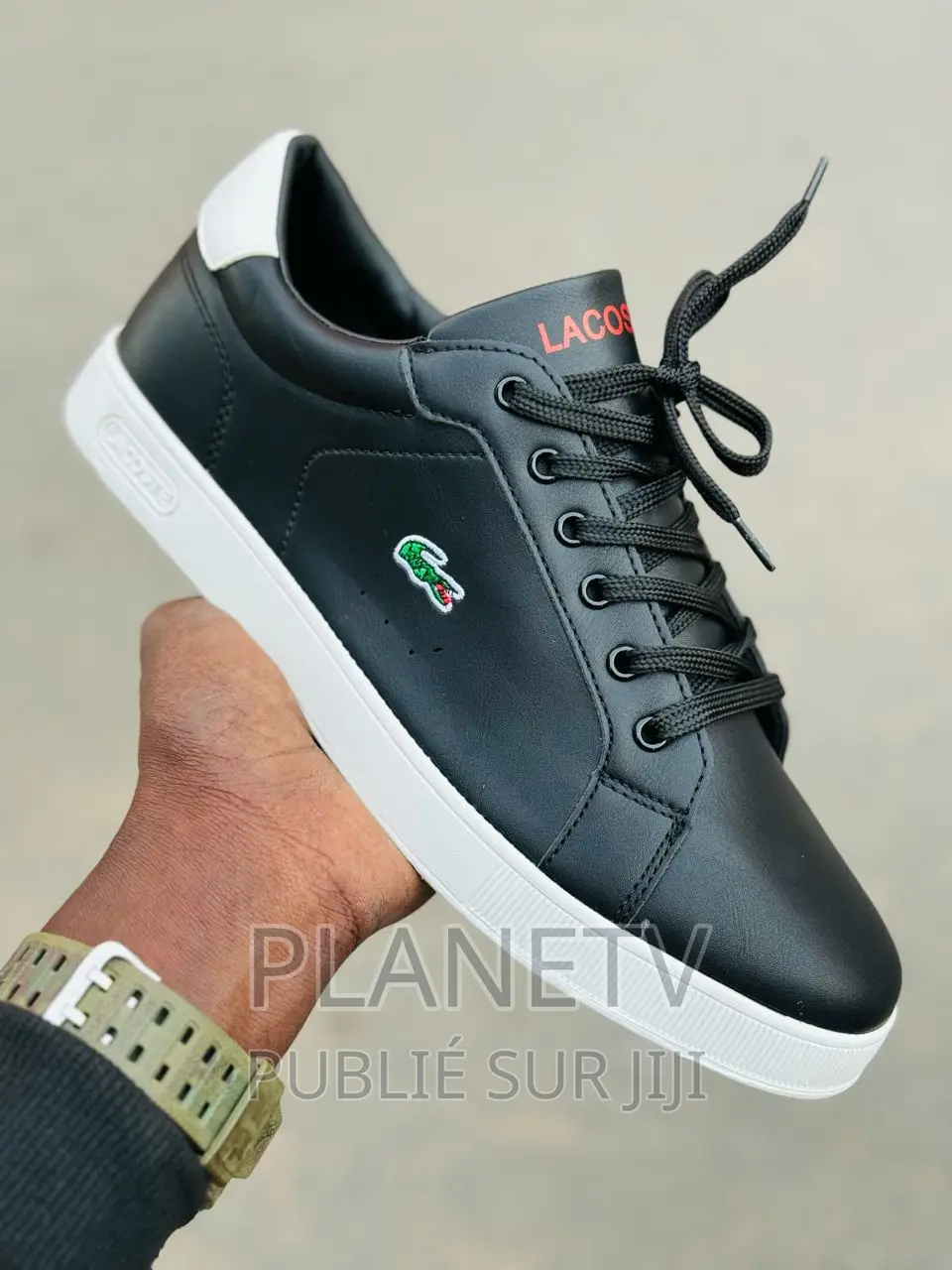 Lacoste Originale Disponible Of