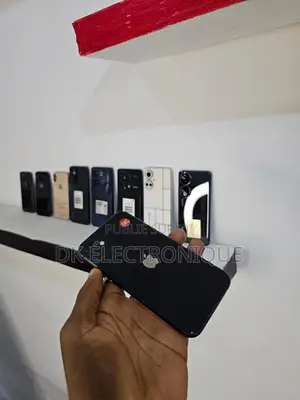 Photo - Apple iPhone 11 64 GB Noir