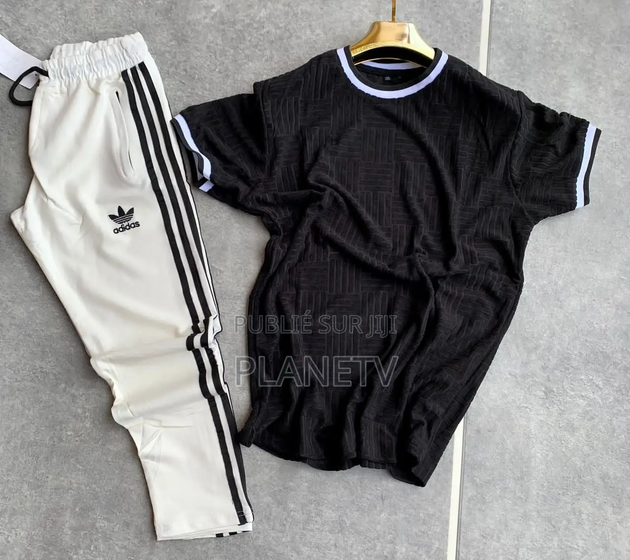 Ensemble Très Jolie Disponible DMDS