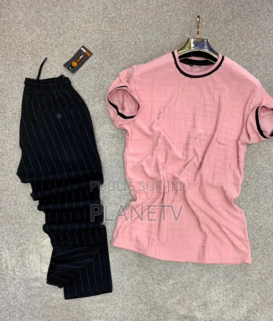 Ensemble Très Jolie Disponible DMDS