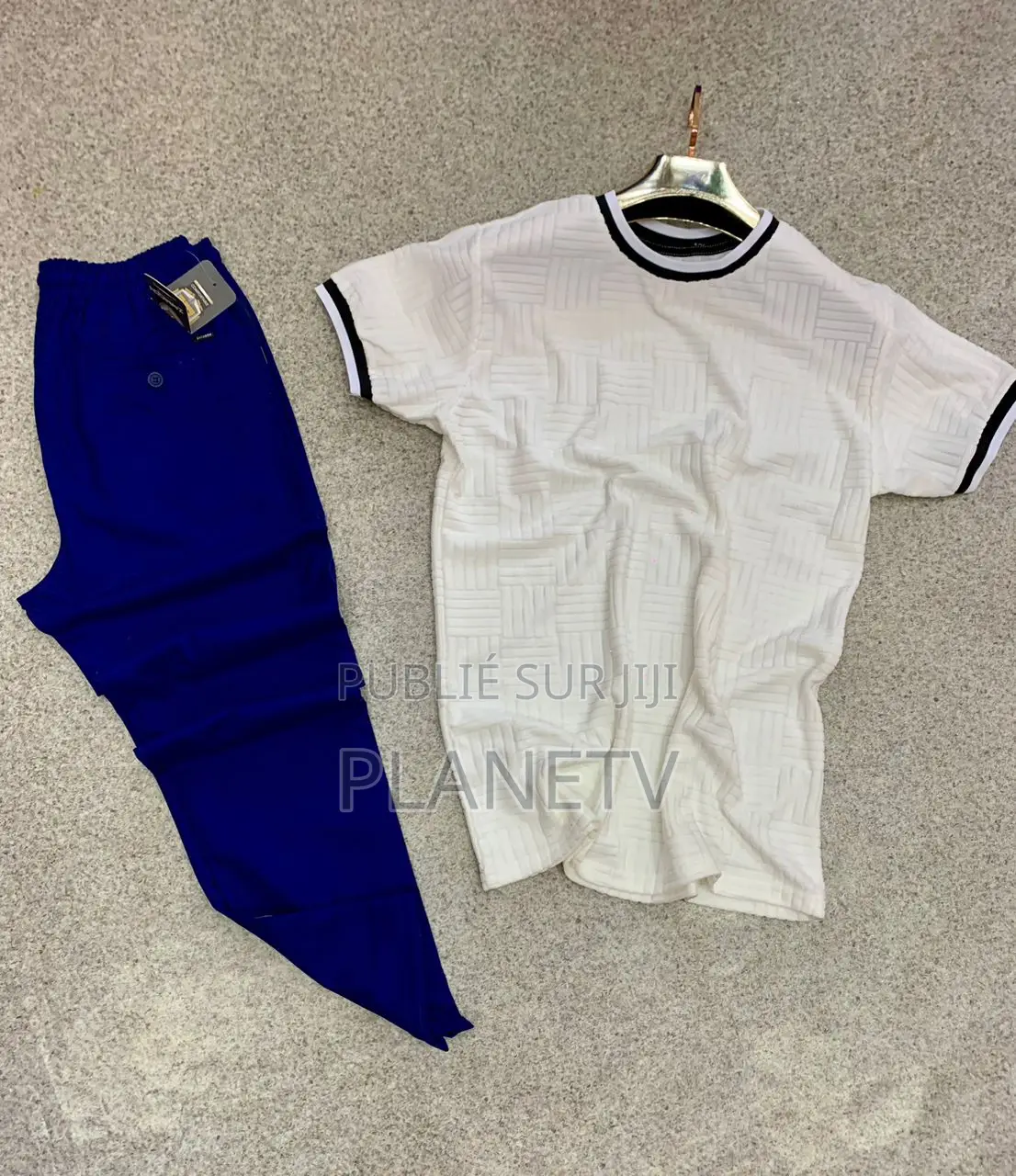 Ensemble Très Jolie Disponible DMDS