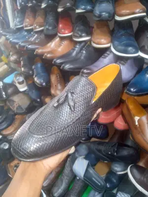 Photo - Chaussures De Ville Originale Disponible Mk