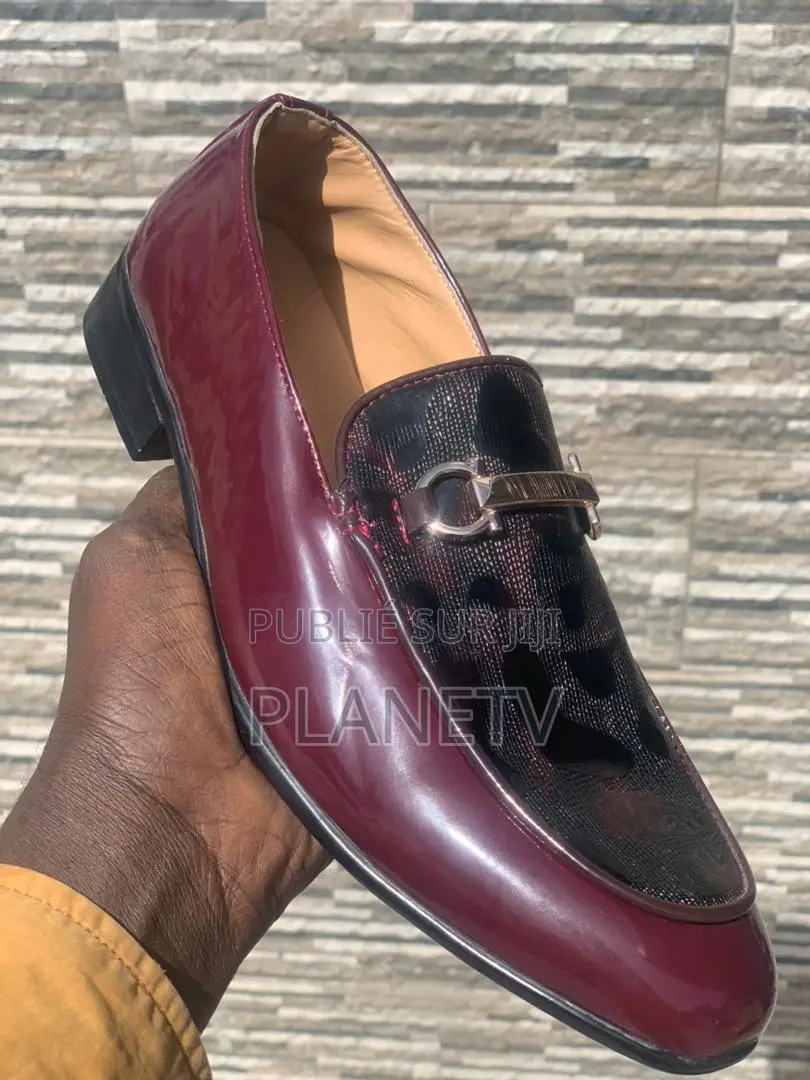 Chaussures De Ville en Cuir Disponible TDS