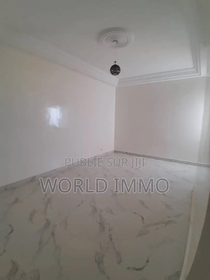 4chbre Appartement dans Yoff, Mermoz Sacré-Cœur à Louer