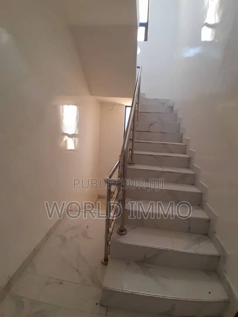 4chbre Appartement dans Yoff, Mermoz Sacré-Cœur à Louer