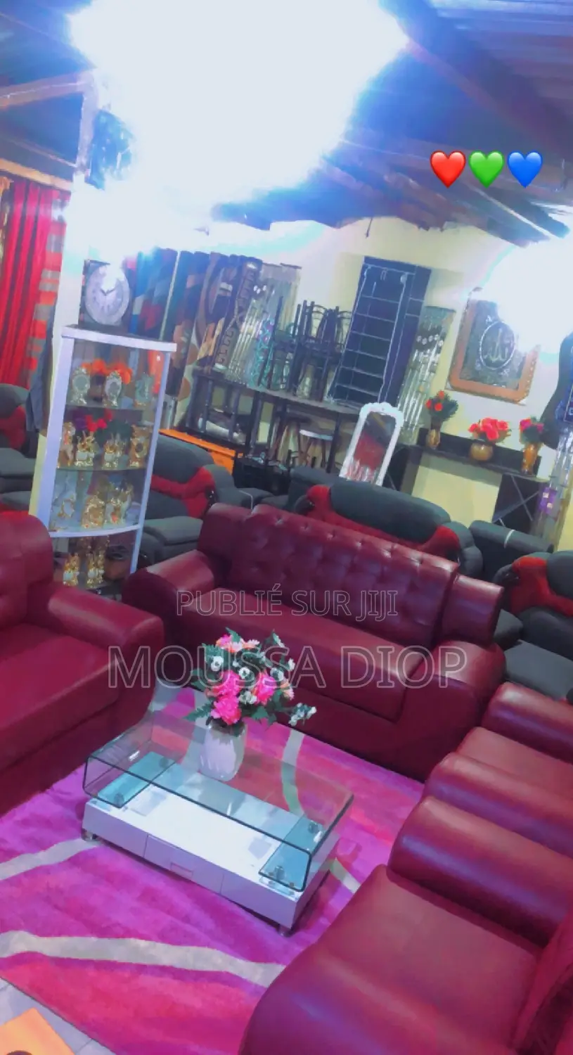 Salon en Semicuire Disponible Sur Commande