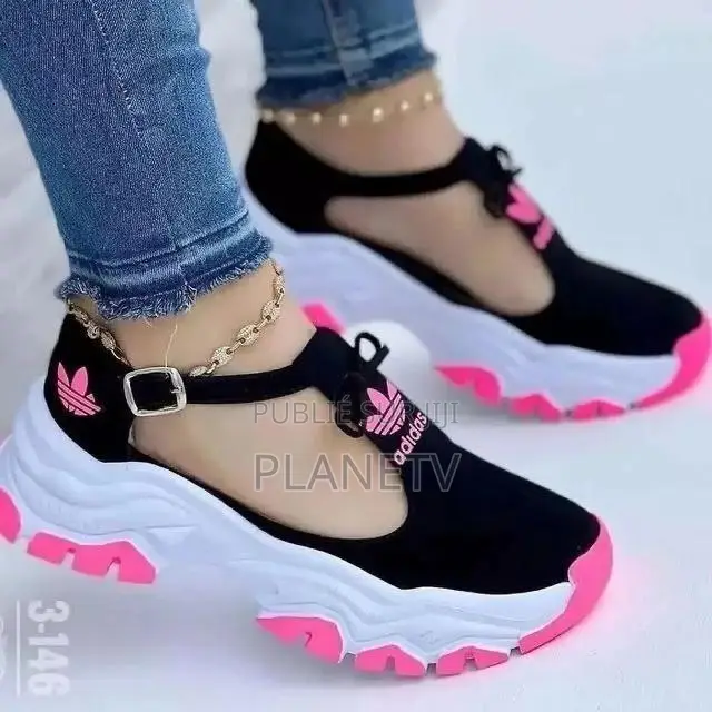 Chaussures Adidas Pour Filles Ou Femmes Disponible NVS