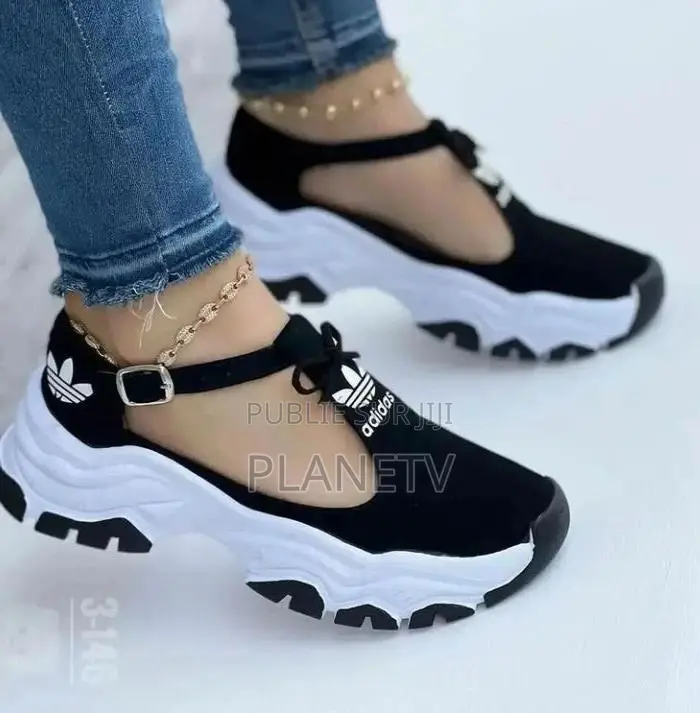 Chaussures Adidas Pour Filles Ou Femmes Disponible NVS