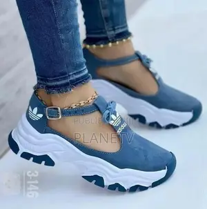 Chaussures Adidas Pour Filles Ou Femmes Disponible NVS