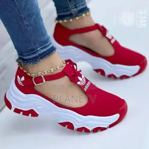 Chaussures Adidas Pour Filles Ou Femmes Disponible NVS