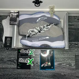 Photo - Air Jordan XI (11) Retro Cool Grey